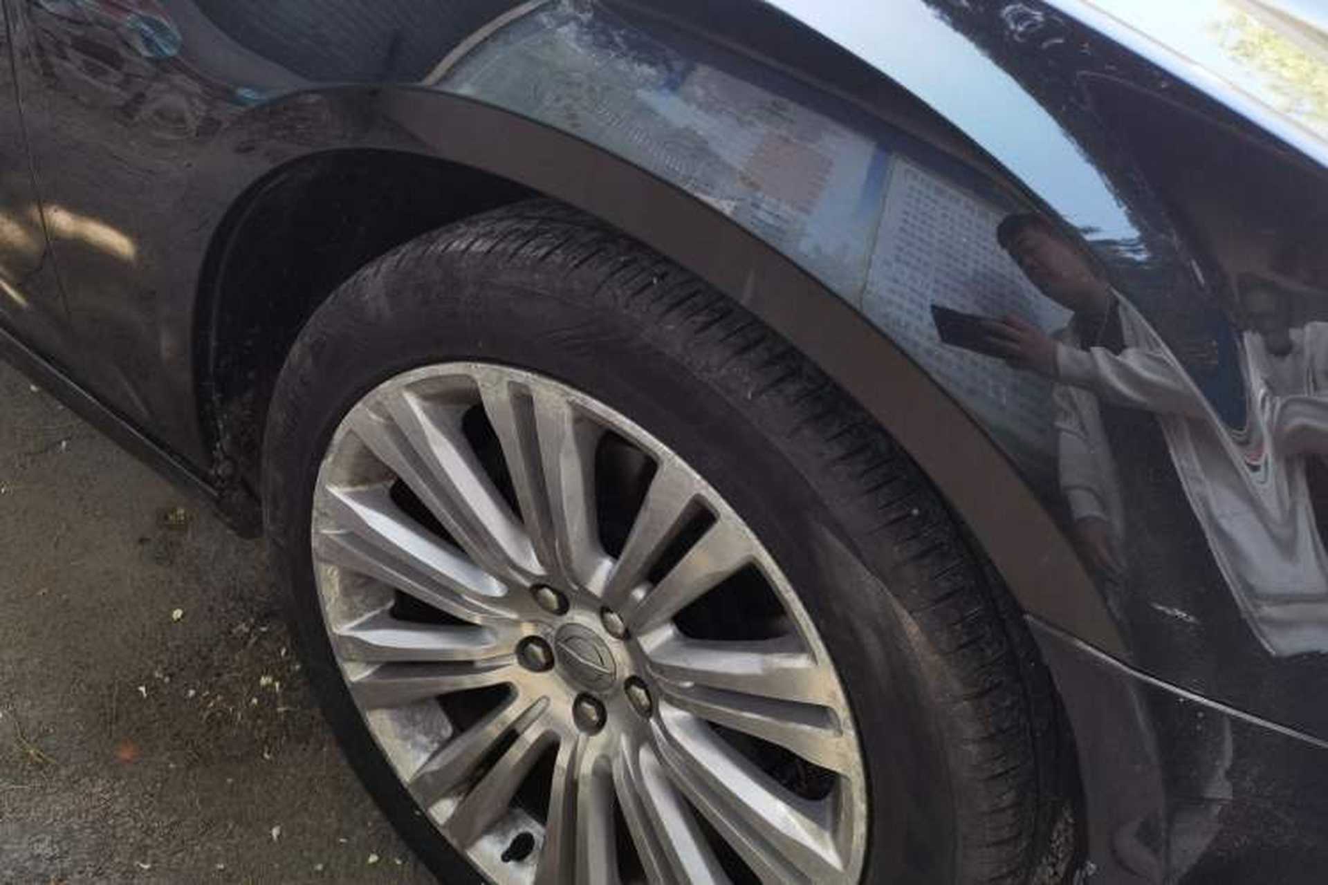 Used Chrysler 300C 2013 3.6L Luxury Edition Right Front Wheel Hub