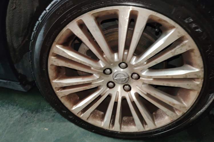 Used Chrysler 300C 2013 3.6L Luxury Edition Right Front Wheel Hub