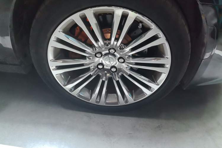 Used Chrysler 300C 2013 3.6L Luxury Edition Right Front Wheel Hub