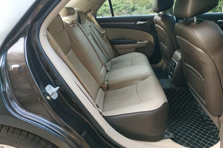 Used Chrysler 300C 2013 3.6L Premium Edition Right Rear Seat