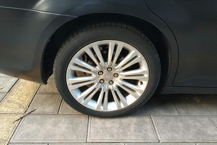 Used Chrysler 300C 2013 3.6L Premium Edition Right Rear Wheel Hub