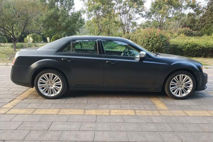 Used Chrysler 300C 2013 3.6L Premium Edition Right Side