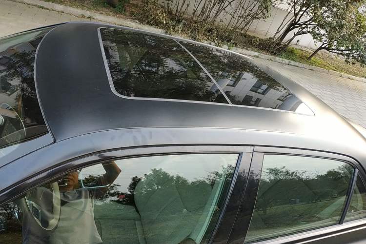 Used Chrysler 300C 2013 3.6L Premium Edition Roof