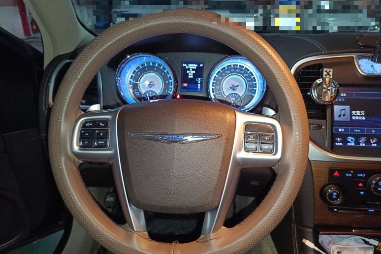 Used Chrysler 300C 2013 3.6L Premium Edition Steering Wheel