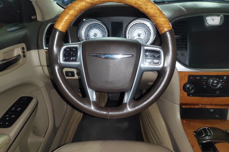 Used Chrysler 300C 2013 3.6L Luxury Edition Steering Wheel