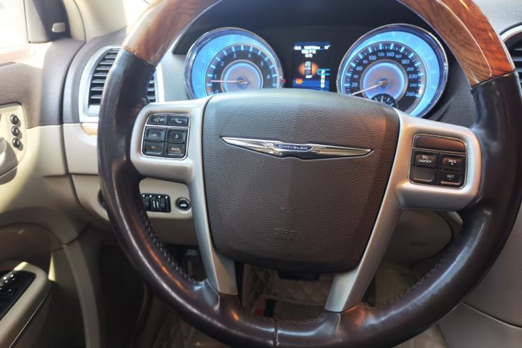 Used Chrysler 300C 2013 3.6L Luxury Edition Steering Wheel
