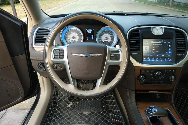 Used Chrysler 300C 2013 3.6L Premium Edition Steering Wheel