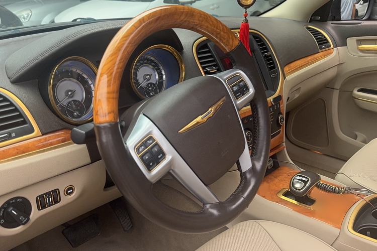 Used Chrysler 300C 2013 3.6L Luxury Edition Steering Wheel