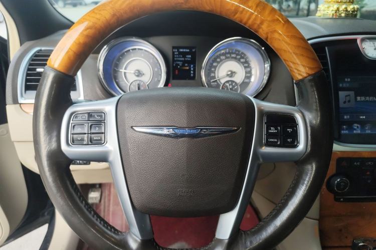 Used Chrysler 300C 2013 3.6L Luxury Edition Steering Wheel