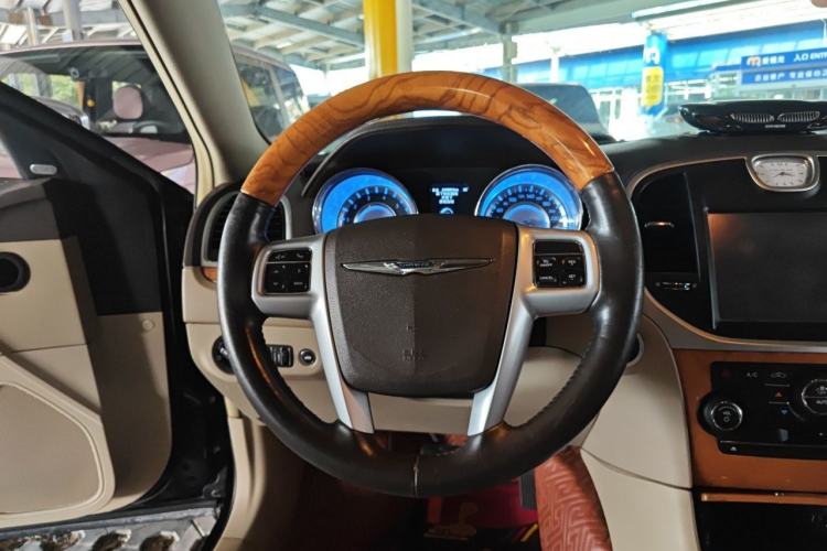 Used Chrysler 300C 2013 3.6L Luxury Edition Steering Wheel