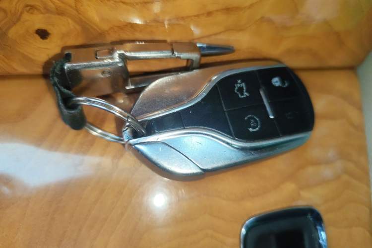 Used Chrysler 300C 2013 3.6L Luxury Edition Vehicle Key