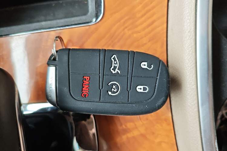Used Chrysler 300C 2013 3.6L Luxury Edition Vehicle Key