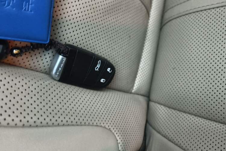 Used Chrysler 300C 2013 3.6L Premium Edition Vehicle Key