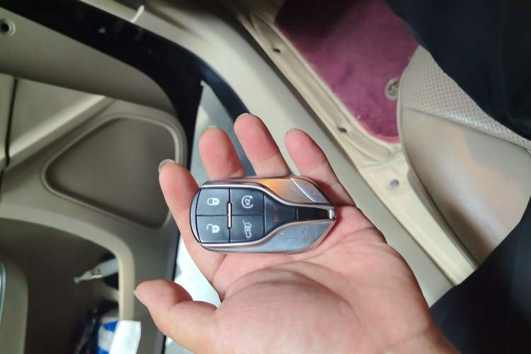 Used Chrysler 300C 2013 3.6L Luxury Edition Vehicle Key