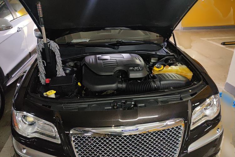 Used Chrysler 300C 2013 3.6L Prestige Edition Engine Bay