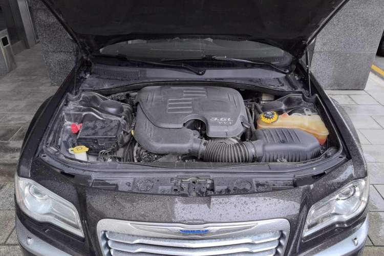 Used Chrysler 300C 2013 3.6L Prestige Edition Engine Bay