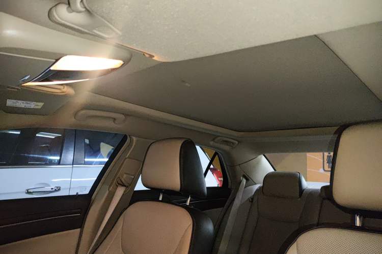 Used Chrysler 300C 2013 3.6L Prestige Edition Headliner