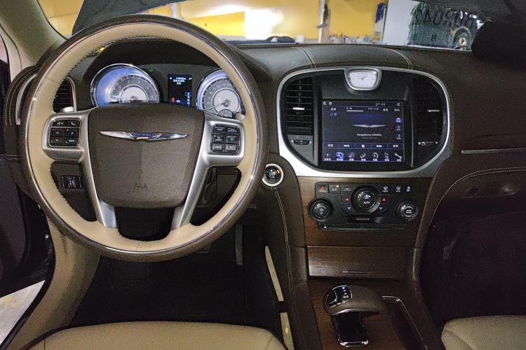 Used Chrysler 300C 2013 3.6L Prestige Edition Interior 2