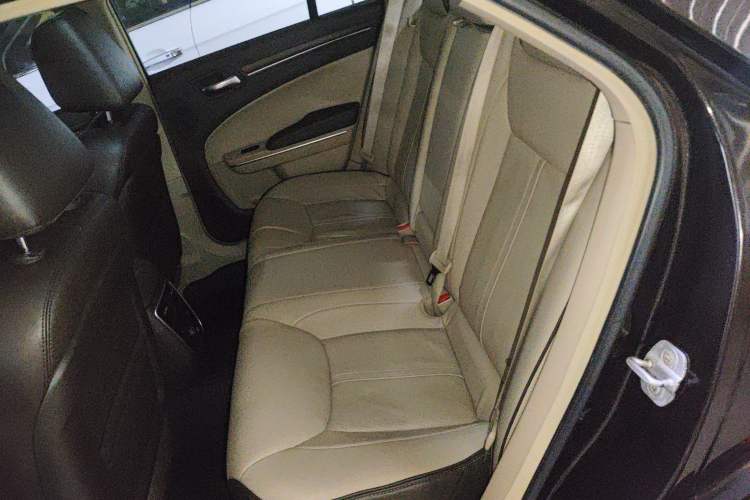 Used Chrysler 300C 2013 3.6L Prestige Edition Interior 4
