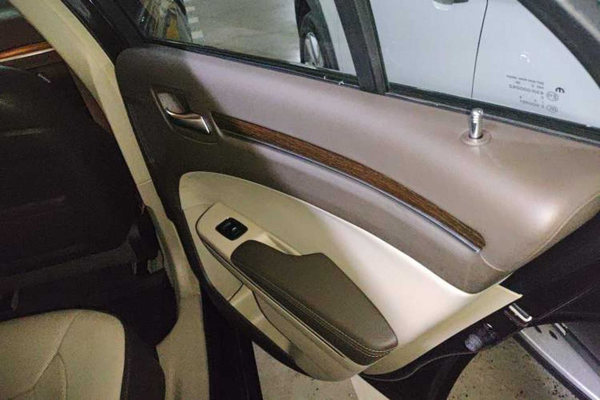 Used Chrysler 300C 2013 3.6L Prestige Edition Interior 6