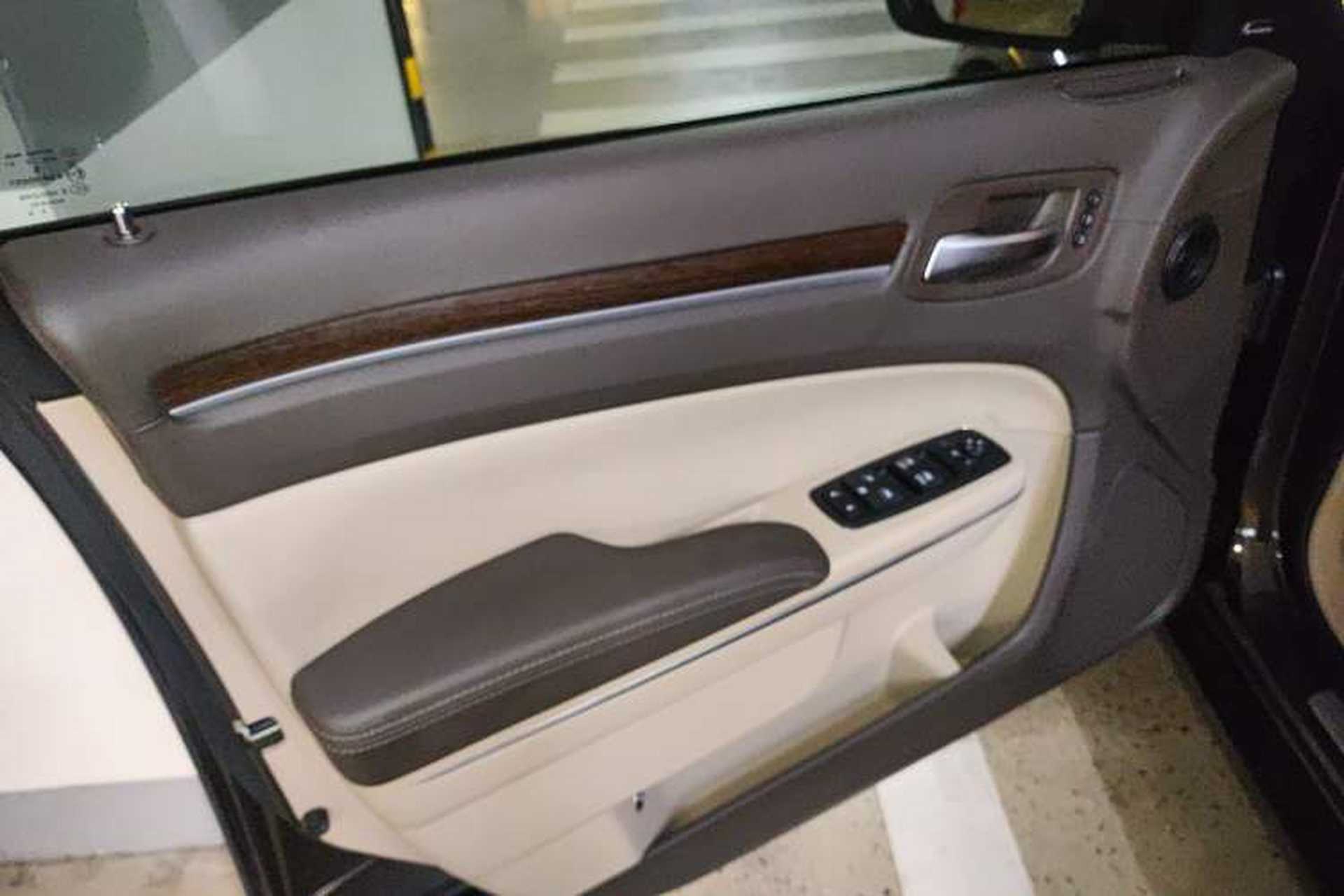 Used Chrysler 300C 2013 3.6L Prestige Edition Interior 7