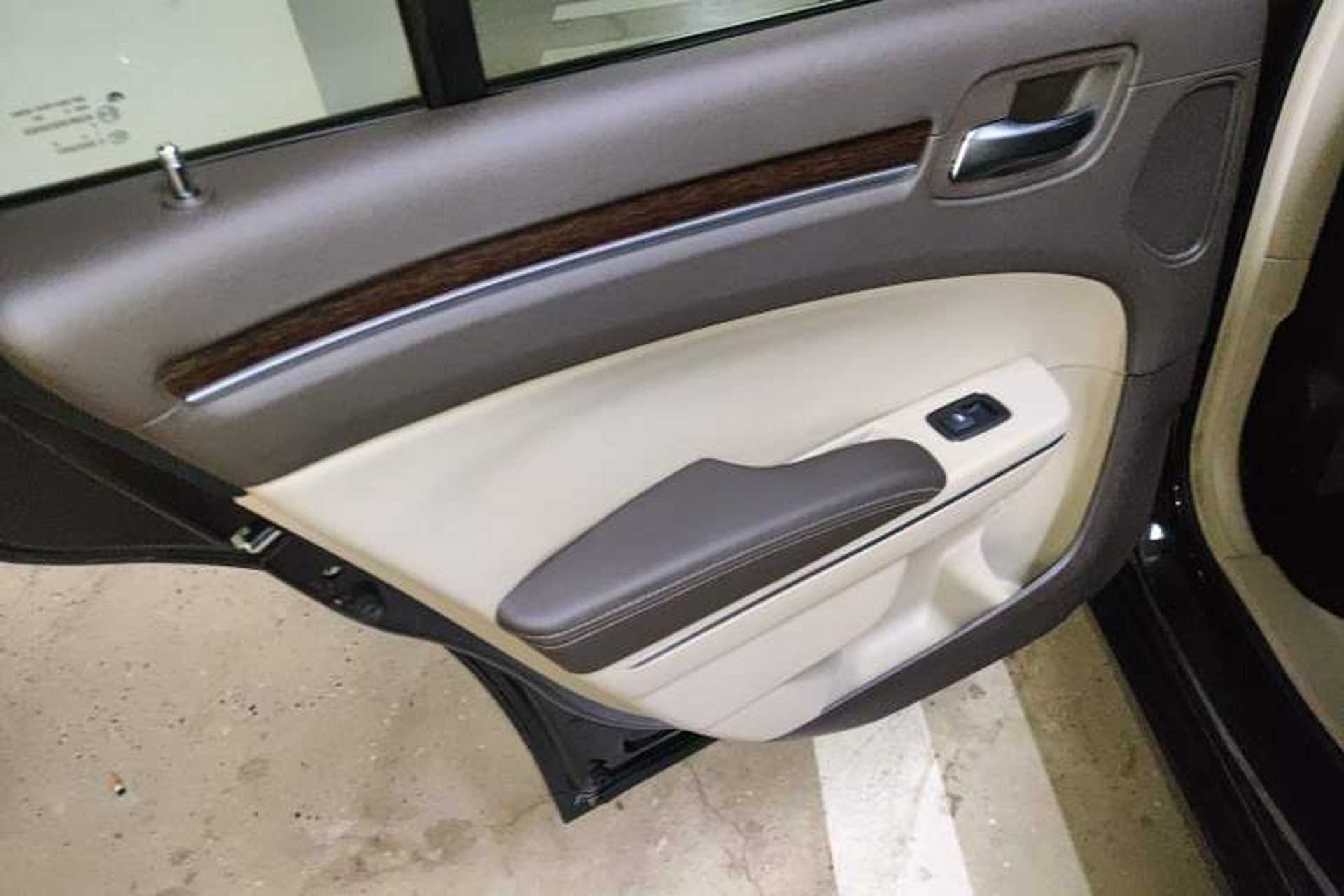 Used Chrysler 300C 2013 3.6L Prestige Edition Interior 8