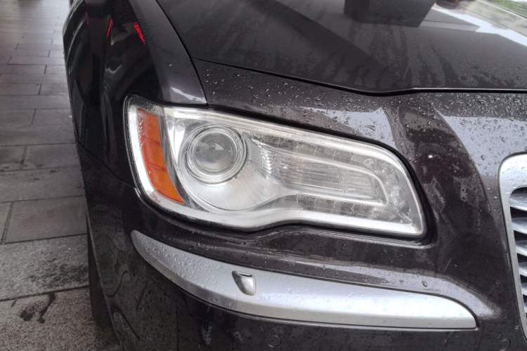 Used Chrysler 300C 2013 3.6L Prestige Edition Right Front Headlight