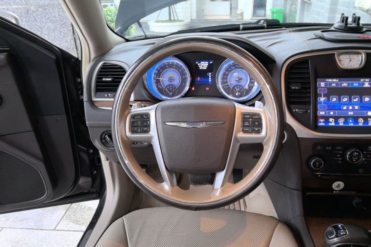 Used Chrysler 300C 2013 3.6L Prestige Edition Steering Wheel