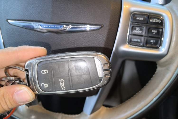 Used Chrysler 300C 2013 3.6L Prestige Edition Vehicle Key