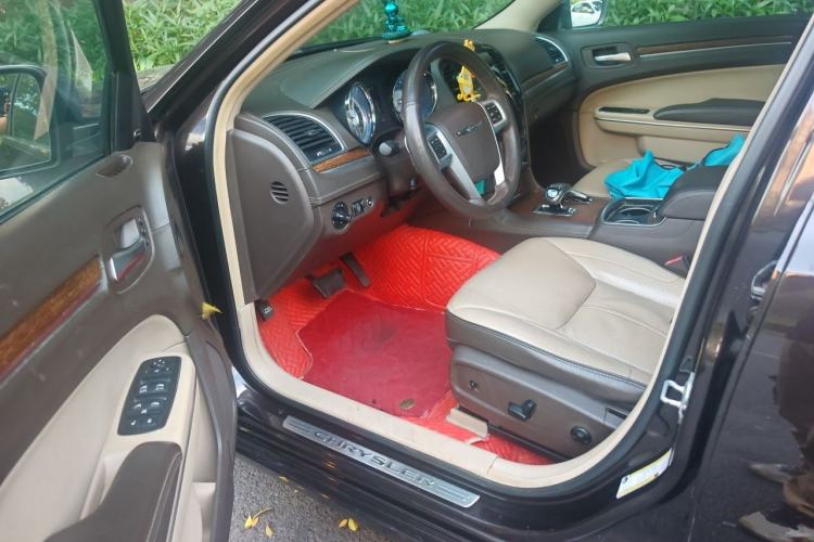 Used Chrysler 300C 2013 3.6L Prestige Edition Driver Seat
