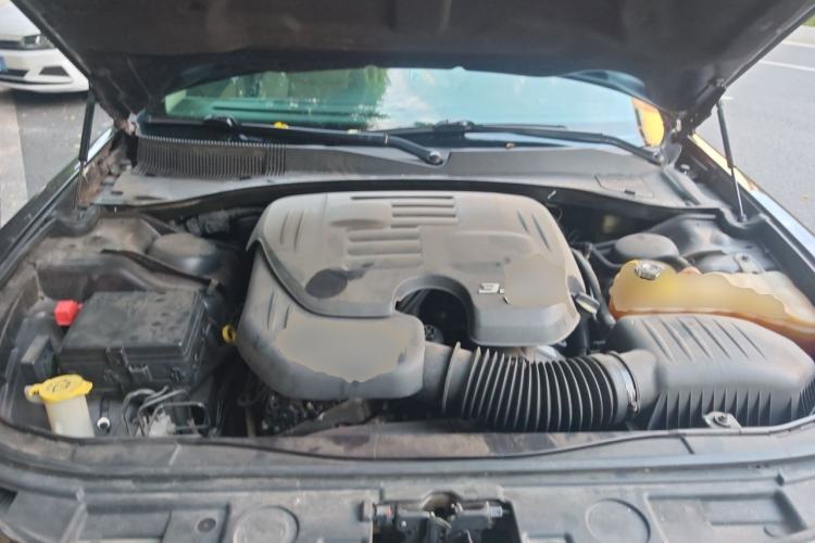 Used Chrysler 300C 2013 3.6L Prestige Edition Engine Bay