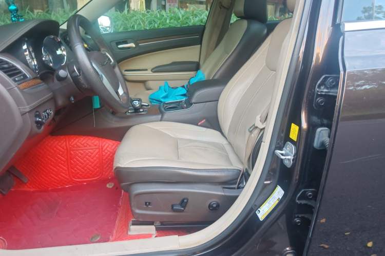 Used Chrysler 300C 2013 3.6L Prestige Edition Left Front Seat