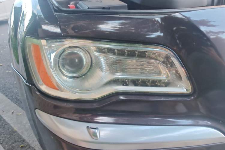 Used Chrysler 300C 2013 3.6L Prestige Edition Right Front Headlight