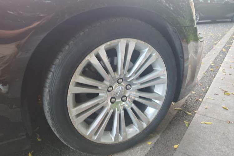 Used Chrysler 300C 2013 3.6L Prestige Edition Right Front Wheel Hub