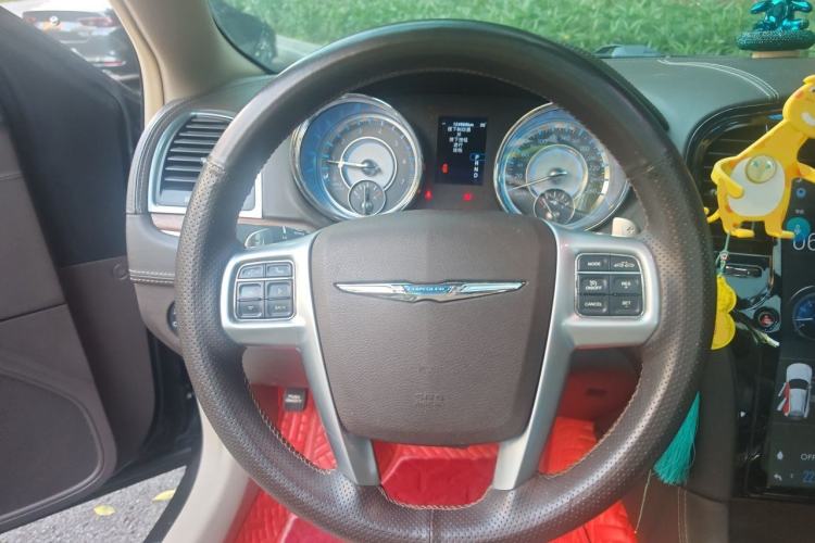 Used Chrysler 300C 2013 3.6L Prestige Edition Steering Wheel
