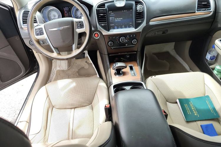 Used Chrysler 300C 2013 3.6L Prestige Edition Center Console