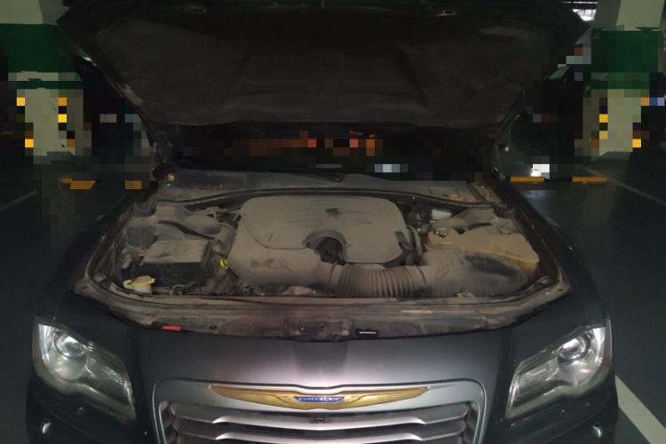 Used Chrysler 300C 2013 3.6L Premium Edition Engine Bay