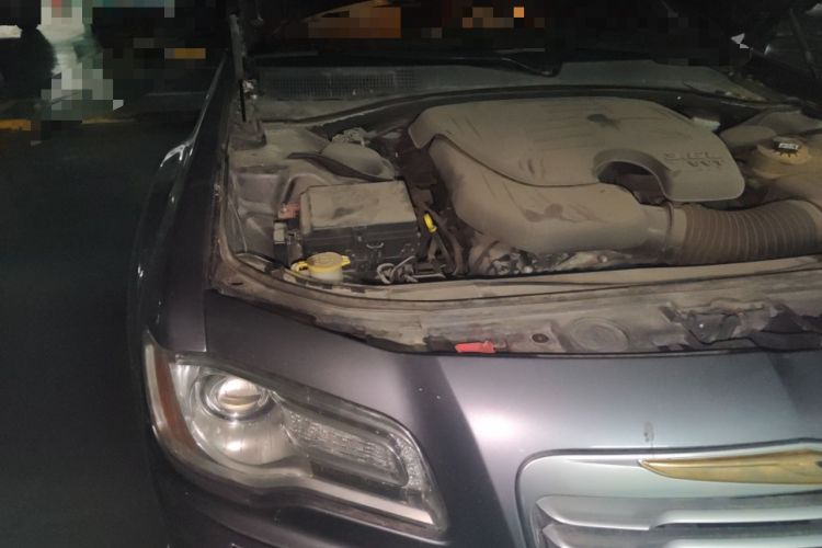Used Chrysler 300C 2013 3.6L Premium Edition Engine Bay Right