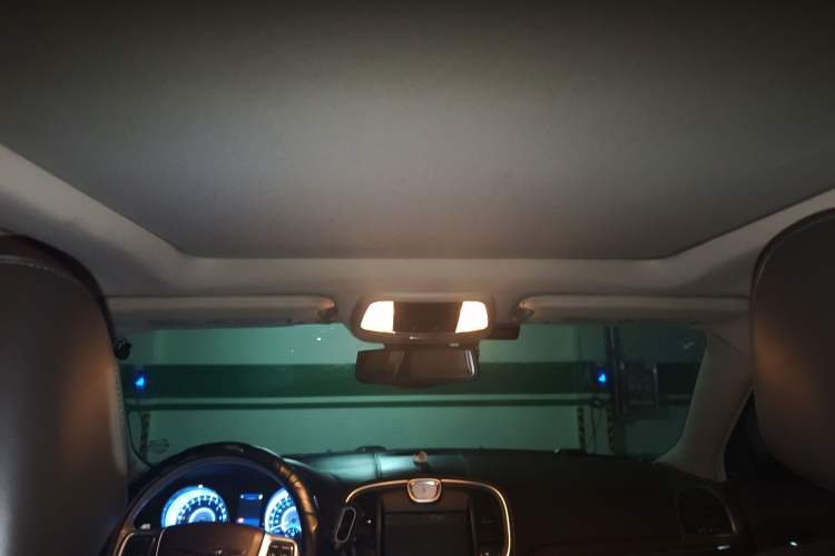 Used Chrysler 300C 2013 3.6L Premium Edition Headliner