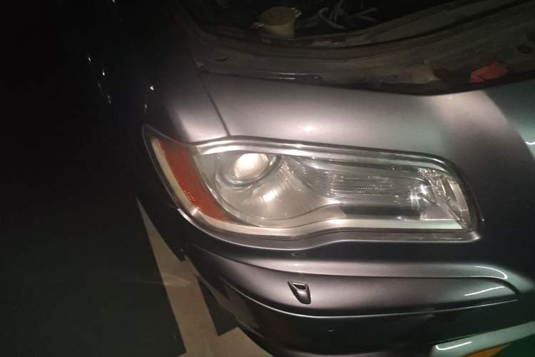 Used Chrysler 300C 2013 3.6L Premium Edition Right Front Headlight