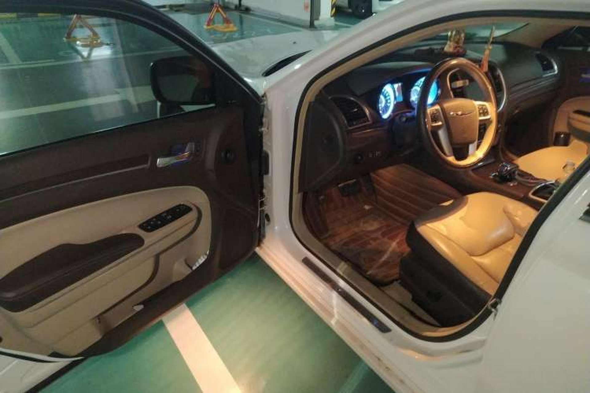 Used Chrysler 300C 2013 3.6L Prestige Edition Driver Seat