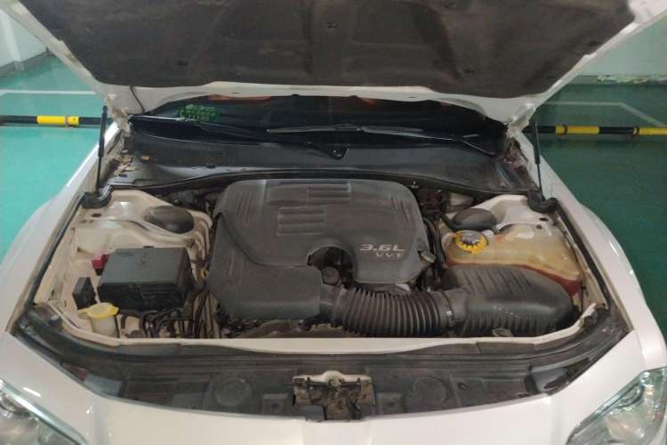 Used Chrysler 300C 2013 3.6L Prestige Edition Engine Bay