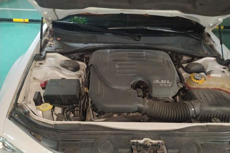 Used Chrysler 300C 2013 3.6L Prestige Edition Engine Bay Right