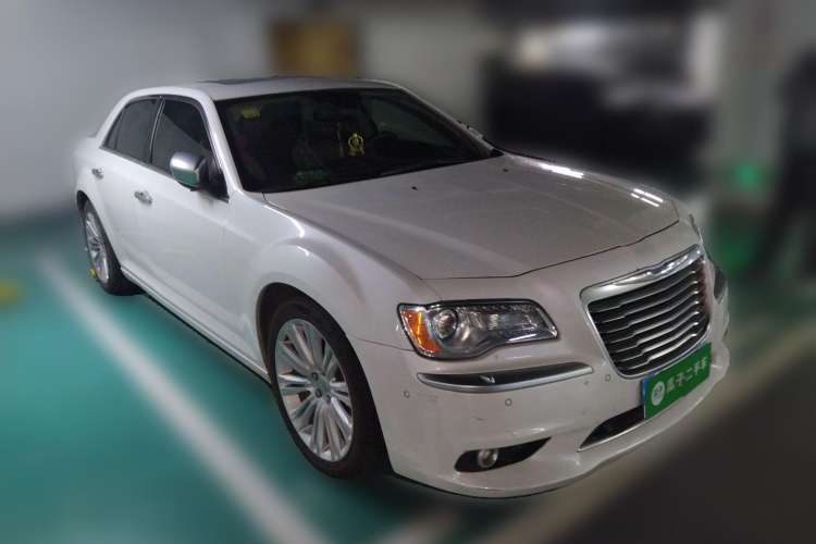 Used Chrysler 300C 2013 3.6L Prestige Edition Front Right 45 Deg