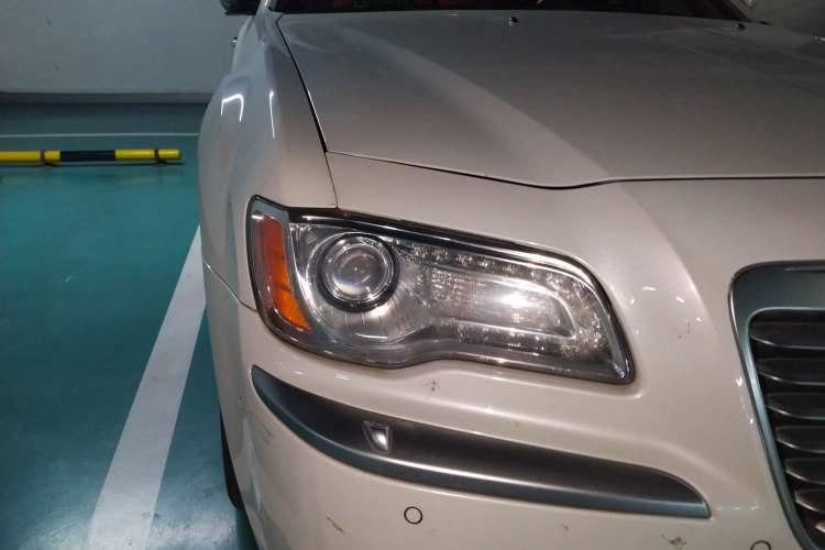 Used Chrysler 300C 2013 3.6L Prestige Edition Right Front Headlight