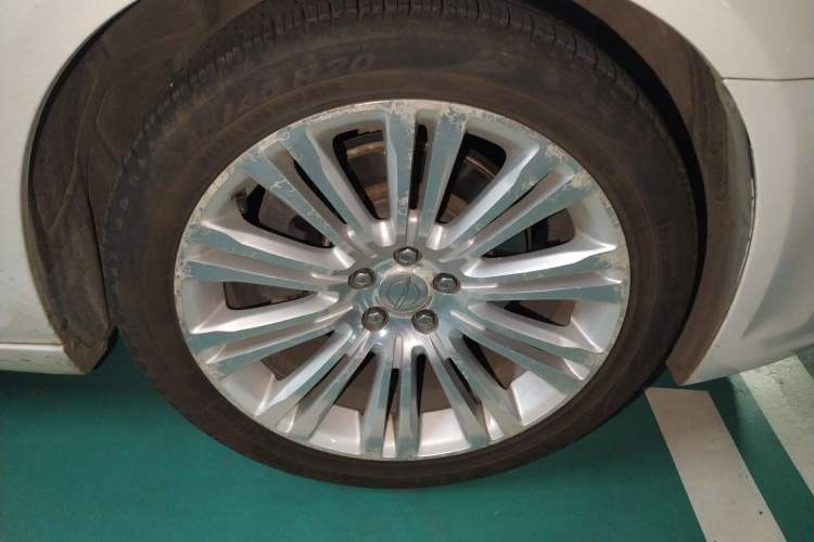 Used Chrysler 300C 2013 3.6L Prestige Edition Right Front Wheel Hub
