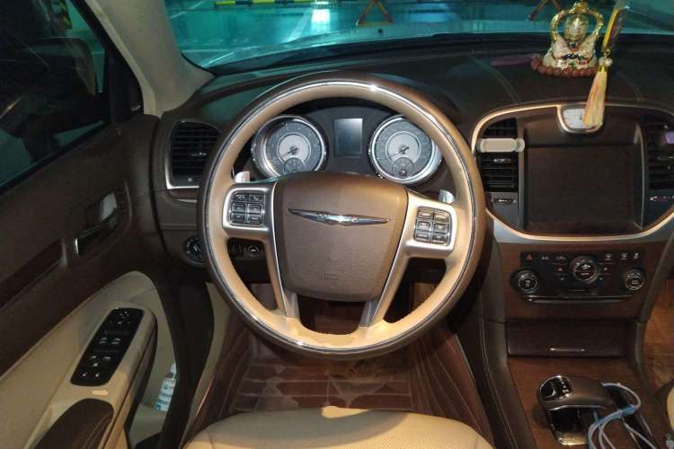 Used Chrysler 300C 2013 3.6L Prestige Edition Steering Wheel