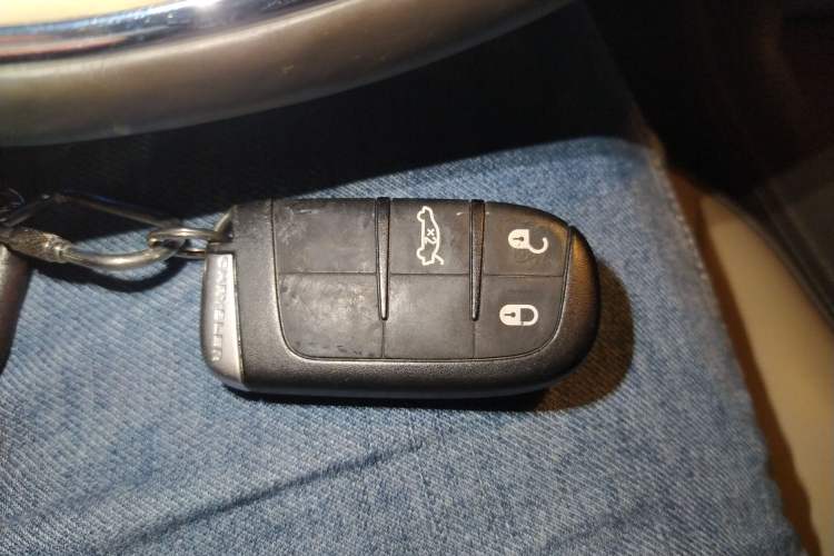 Used Chrysler 300C 2013 3.6L Prestige Edition Vehicle Key