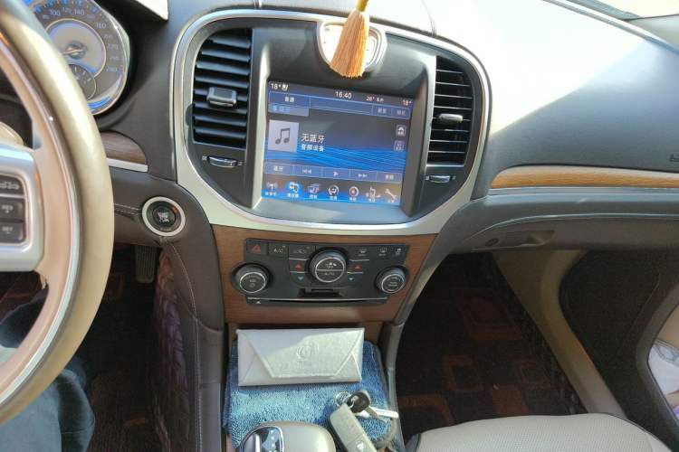 Used Chrysler 300C 2014 3.0L Excellence Edition Audio And AC Panel