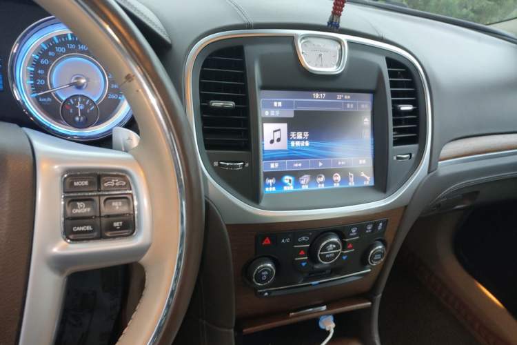Used Chrysler 300C 2014 3.0L Excellence Edition Audio And AC Panel